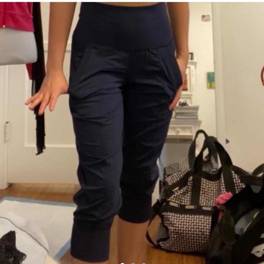 Navy lulu lemon capris!